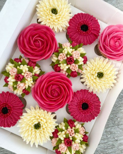 Floral Cupcake 2