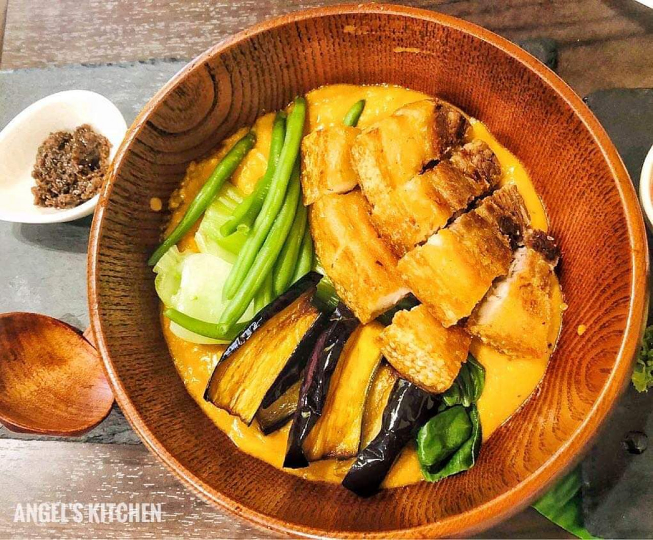  Kare-Kare Bagnet 